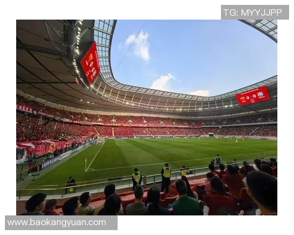 上海足球队实力引发热议球迷对球队表现的分歧与期待 上海足球队实力引发热议球迷对球队表现的分歧与期待